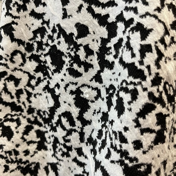 Paraphrase Black & White Patterned Skirt - Medium - Picture 9 of 9